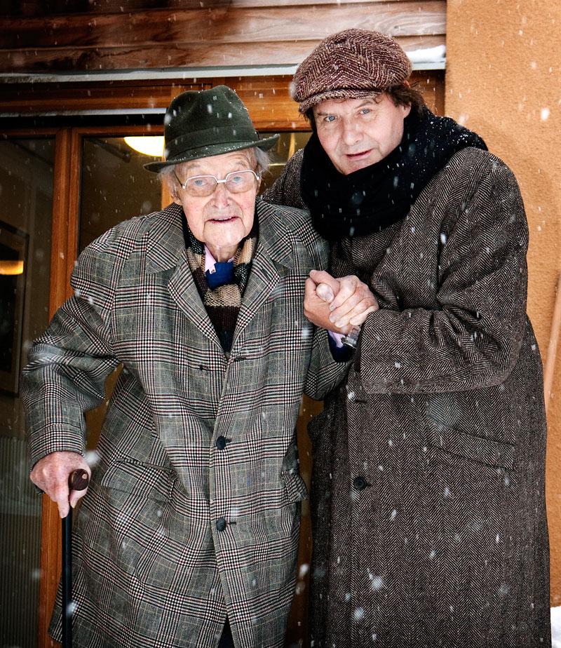Skådespelaren Johan Rabeus är chockad över behandlingen av hans pappa Bengt, 93: ”Det här är människor som borde veta hur man tar hand om äldre människor.”