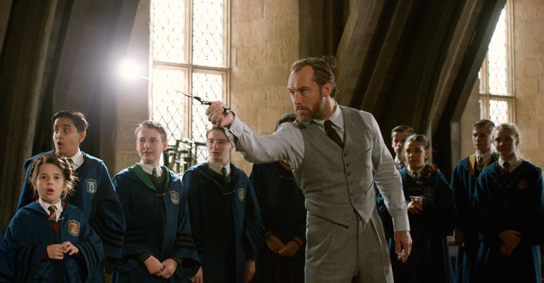 Jude Law spelade Albus Dumbledore i "Fantastic Beasts: The Crimes of Grindelwald." Pressbild.