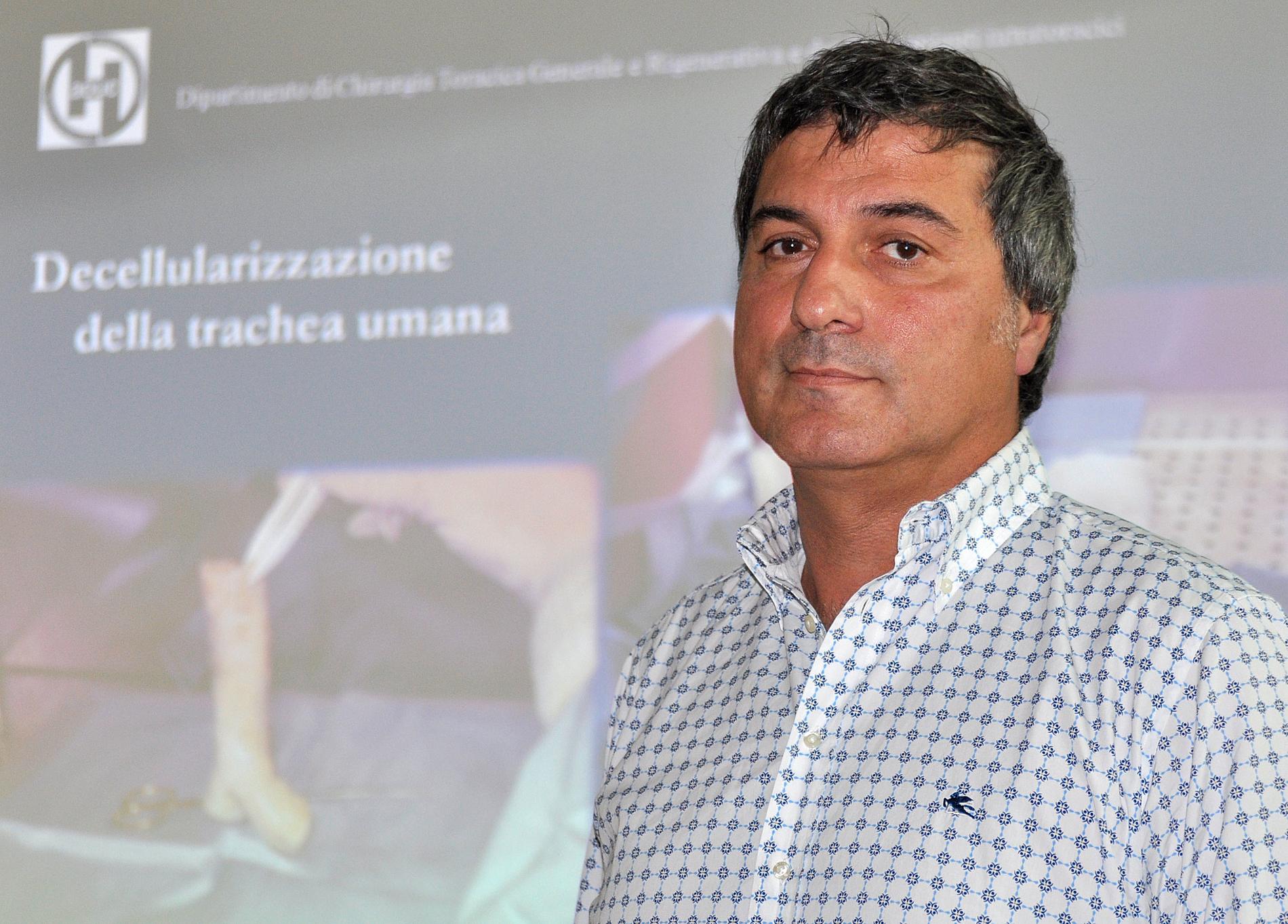 Paolo Macchiarini vid en pressträff i Italien 2010 där han presenterade resultat av transplantationer som utfördes innan han började arbeta i Sverige. Arkivbild.
