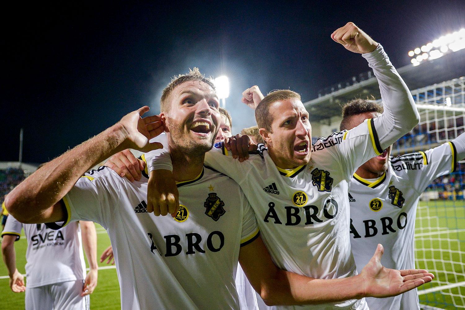 Kenny Pavey är, likt Jos Hooiveld till vänster, en av de spelarna som försvunnit och återvänt till AIK efter guldet 2009.