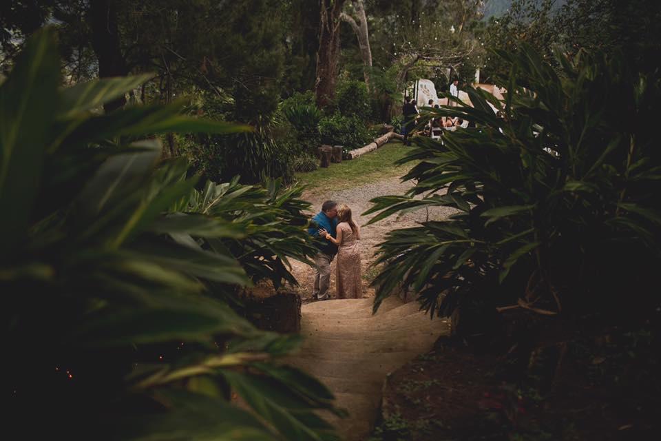 En allra sista bild på Tim och Jeni Buchanan som togs under deras dotters bröllop i Costa Rica.