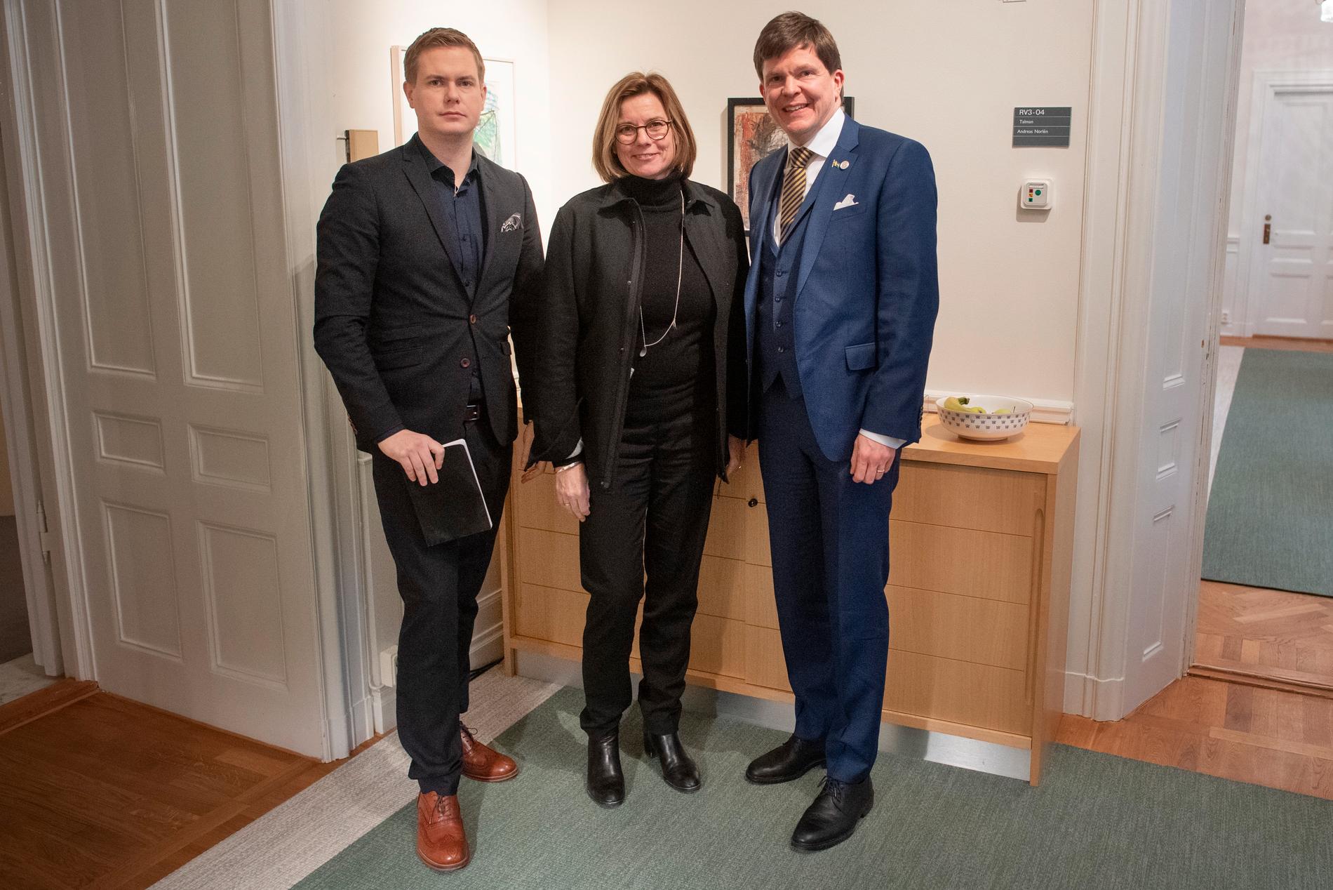 Miljöpartiets språkrör Gustav Fridolin och Isabella Lövin träffar talman Andreas Norlén