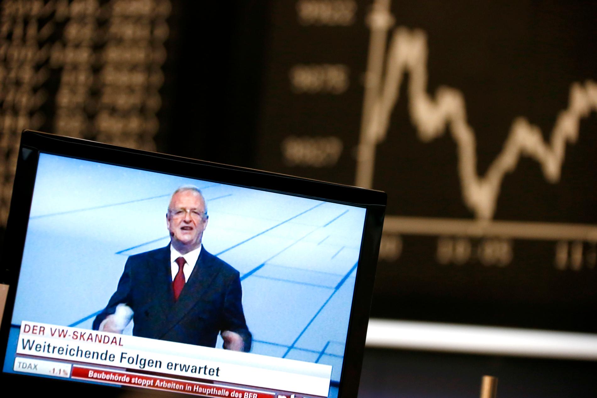 Volkswagens aktie störtdök på börsen i Frankfurt efter avslöjandet.