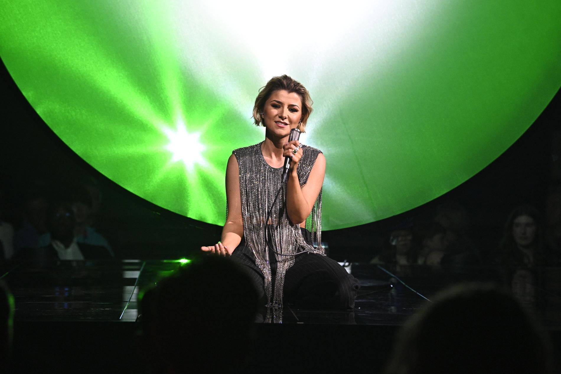Cornelia Jakobs vann Melodifestivalen med bidraget "Hold me closer".