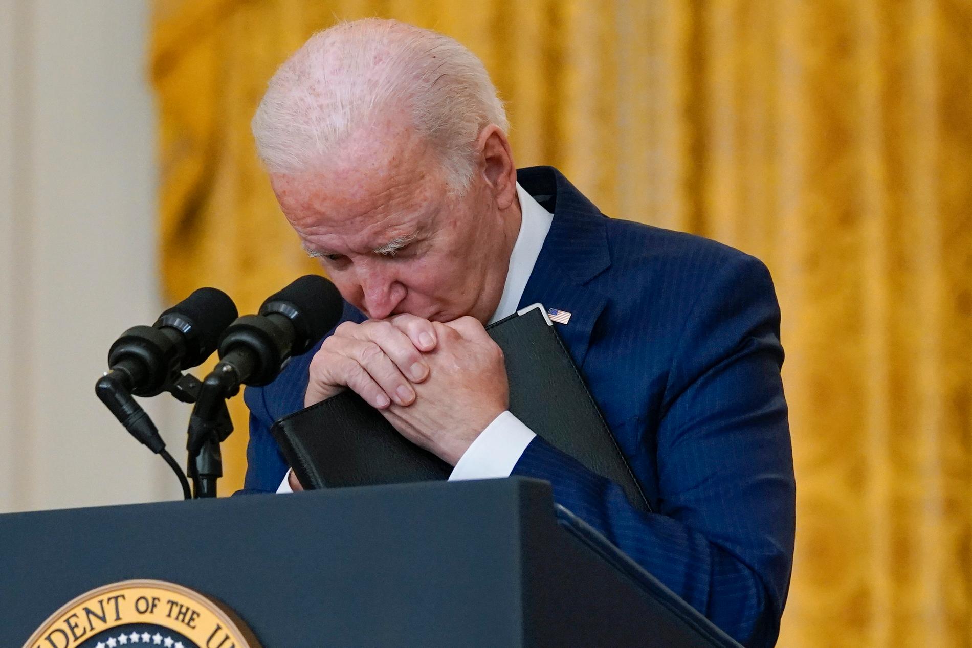 USA:s president Joe Biden pausar vid presskonferensen om terrordådet vid Kabuls flygplats.