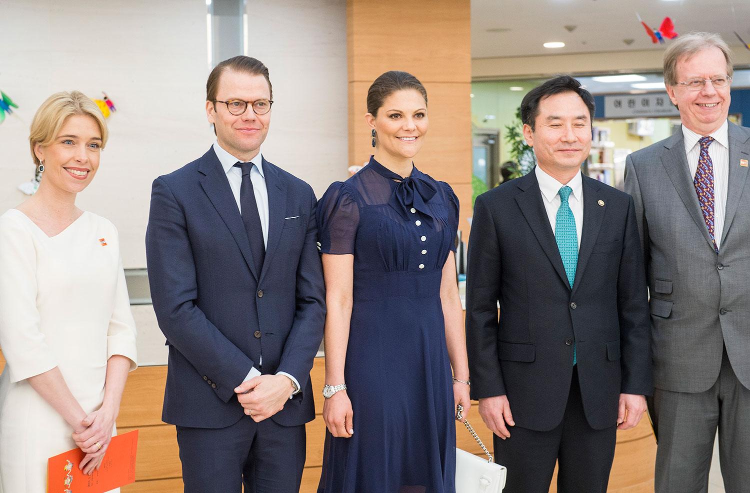 Annika Strandhäll, kronprinsessan Victoria och prins Daniel i Sydkorea.