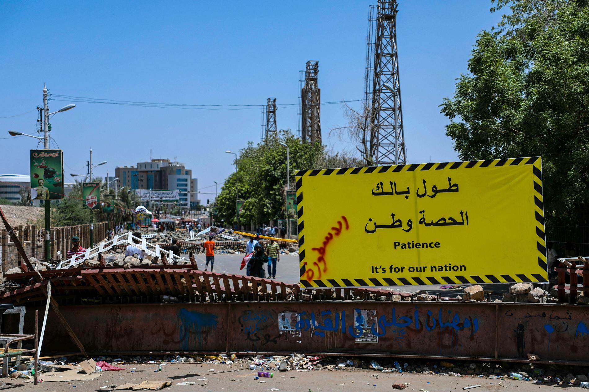 Demonstranter har spärrat av vägar och broar i Sudans huvudstad Khartum och i Omdurman. Arkivbild.