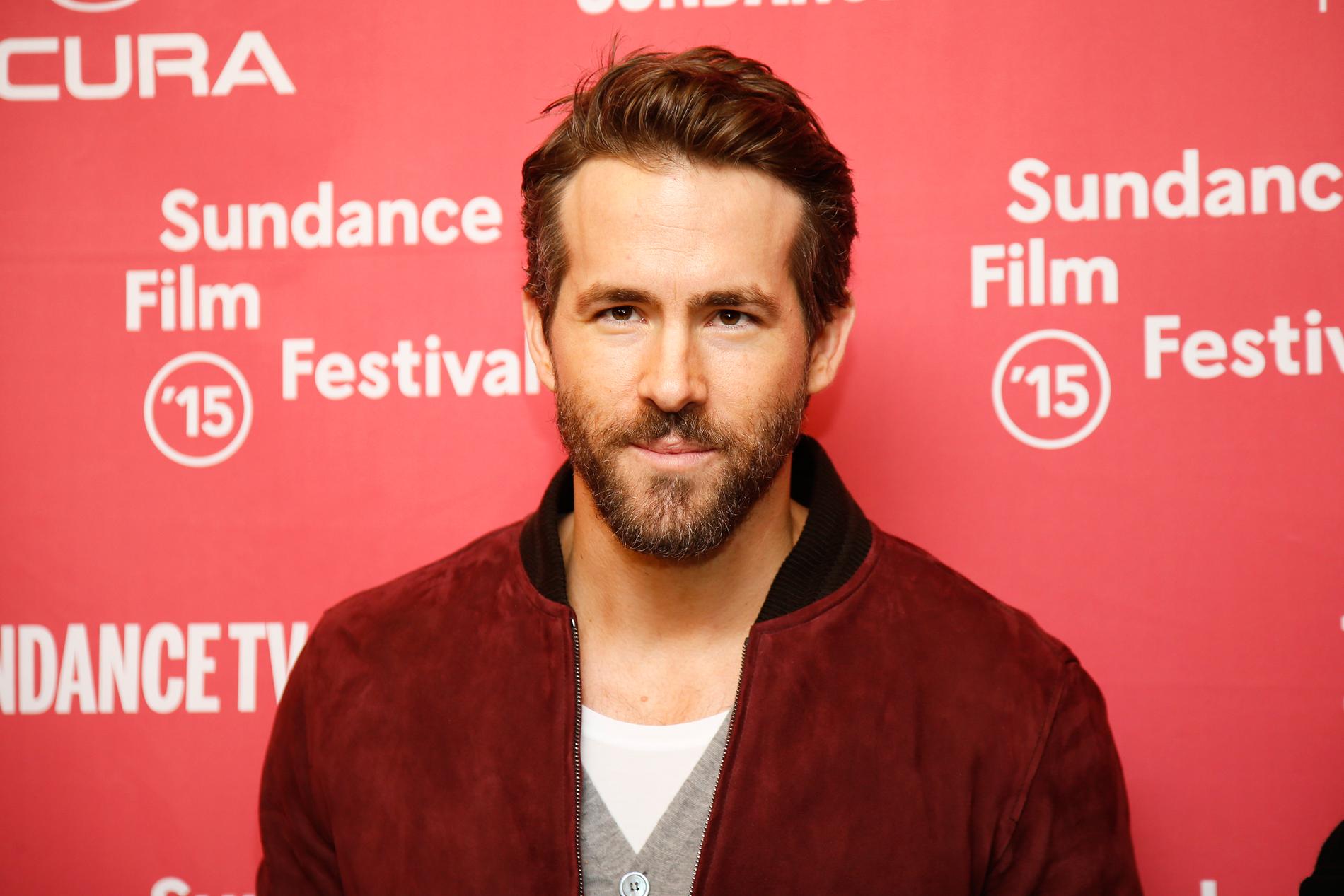 Ryan Reynolds spelar rollen som Deadpool.