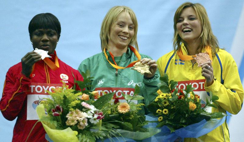 Bronsmedalj En tredjeplats blev det på 60 meter häck vid inomhus-VM i moskva 2006. Här ses hon tillsammans med Glory Alozie, Spanien och segrarinnan Derval O'Rourke, Irland.