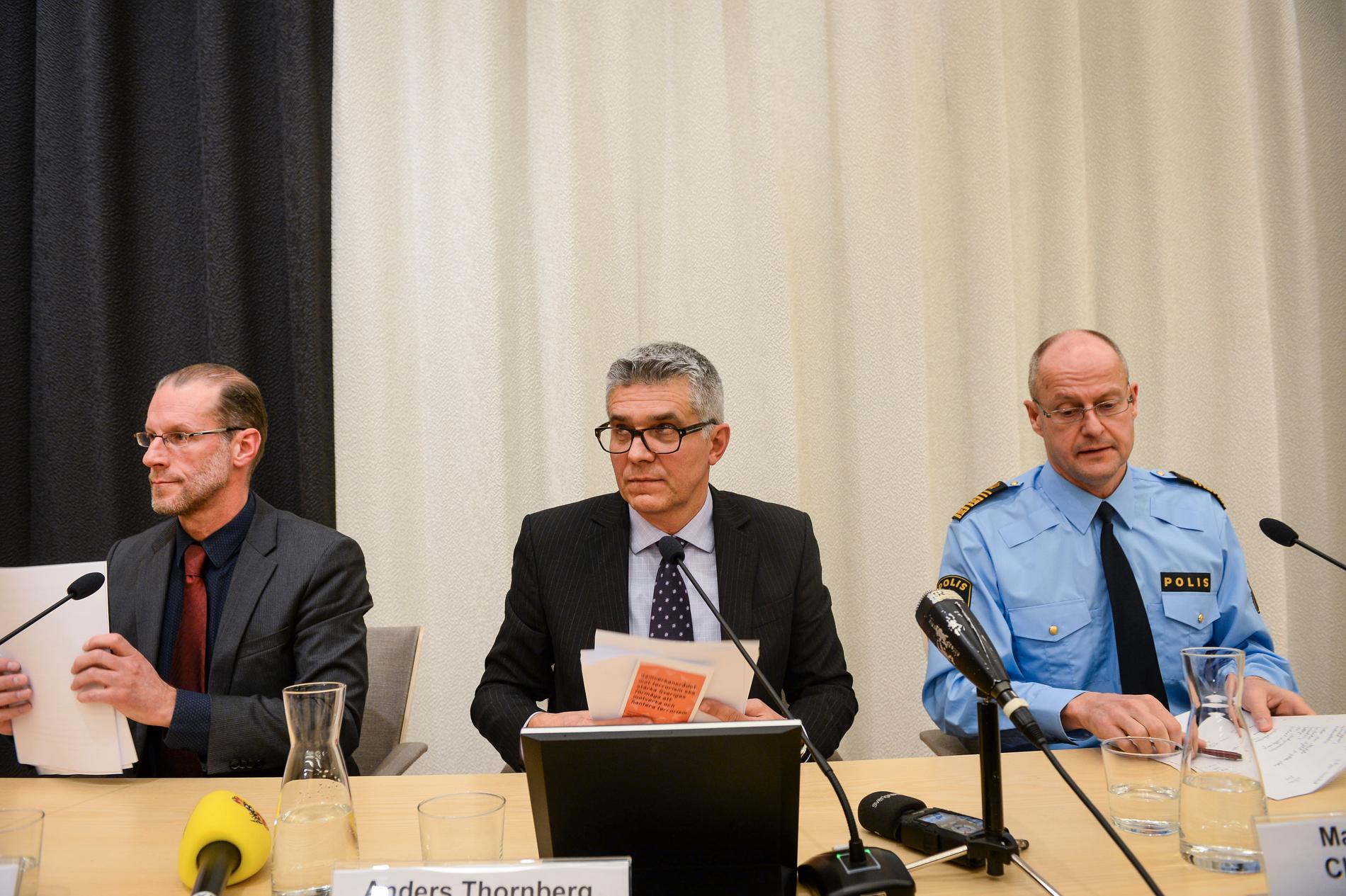 Löfving och nuvarande rikspolischefen Anders Thornberg, då Säpochef, i samband med att Sverige höjde nivån för terrorhot i november 2015.