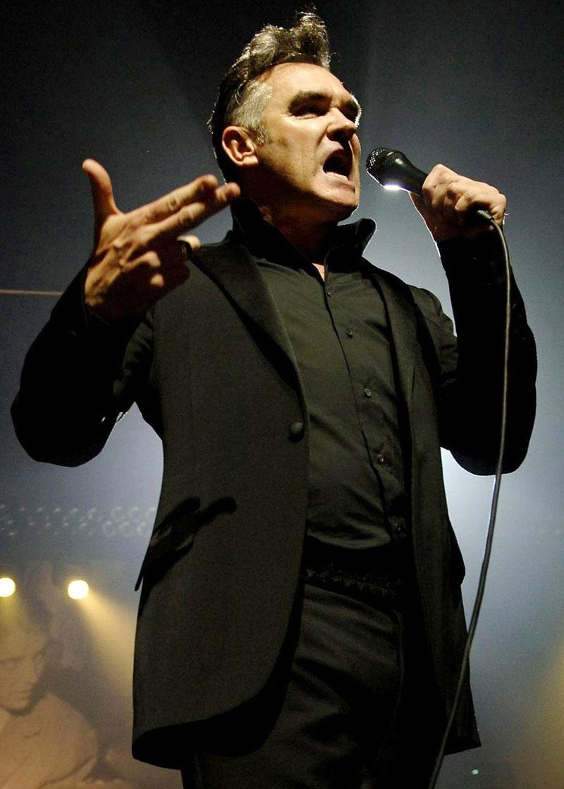 Morrissey uppmanar fansen till bojkott av två kommande återutgivningar av gamla singlar.