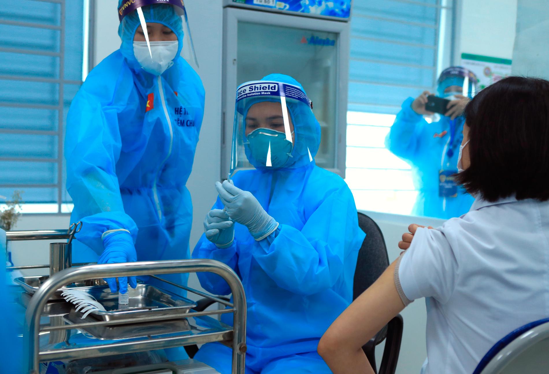 Vietnam har målet att hälften av landets nästan hundra miljoner invånare ska vara vaccinerade till årsskiftet.