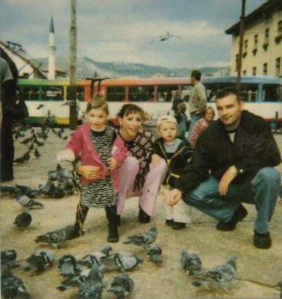 Familjen Ahmedhodžić på besök i Sarajevo.