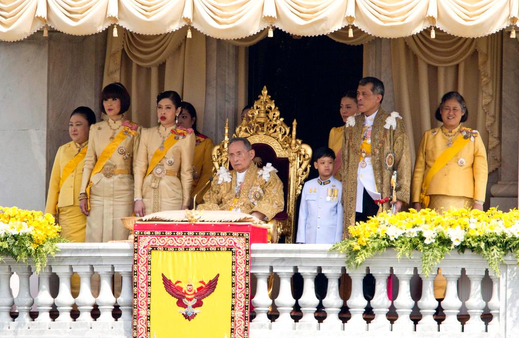 Bhumibol Adulyadej är 88 år gammal.