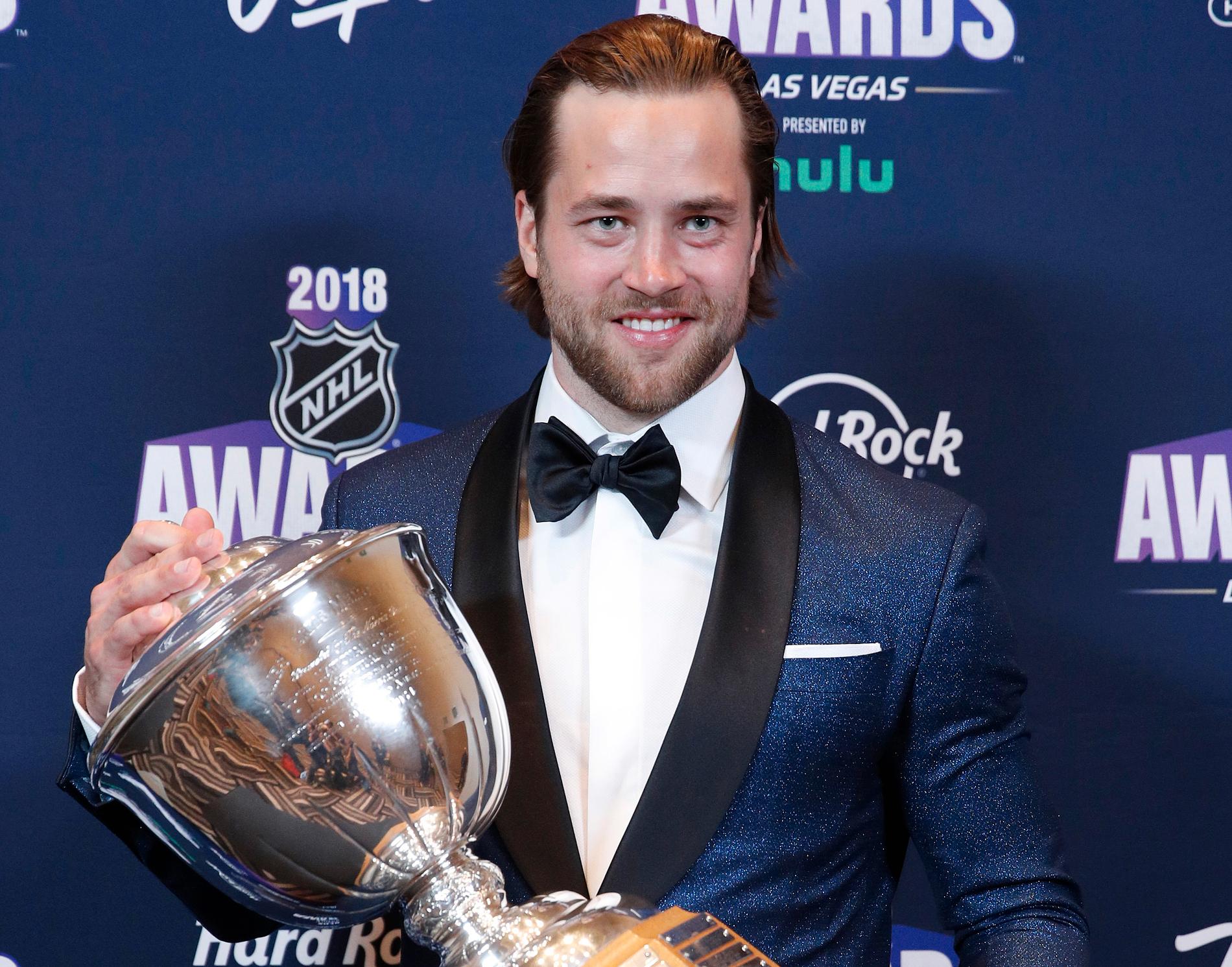 Victor Hedman med Norris Trophy – priset till NHL:s bäste back.