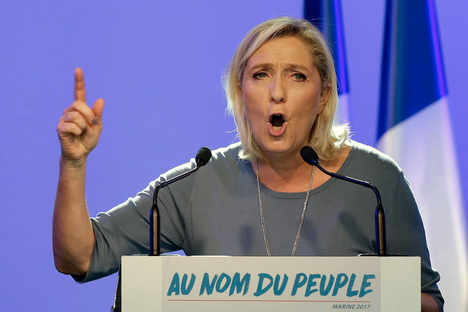 Nationella Frontens partiledare Marine Le Pen under ett valmöte 2017.