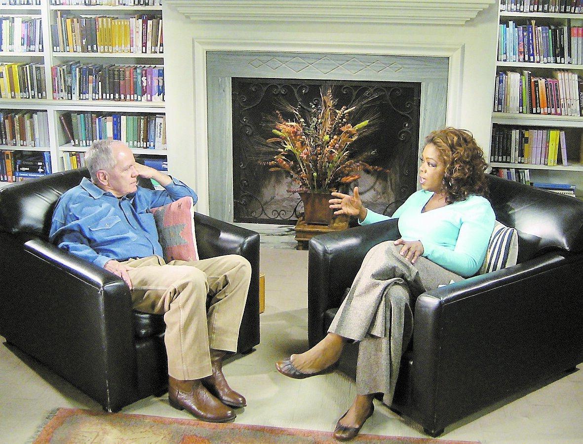 Oprah Winfrey lyckades få skygge författaren Cormac McCarthy att ställa upp på en intervju vilket fansen ansåg vara ett mirakel.
