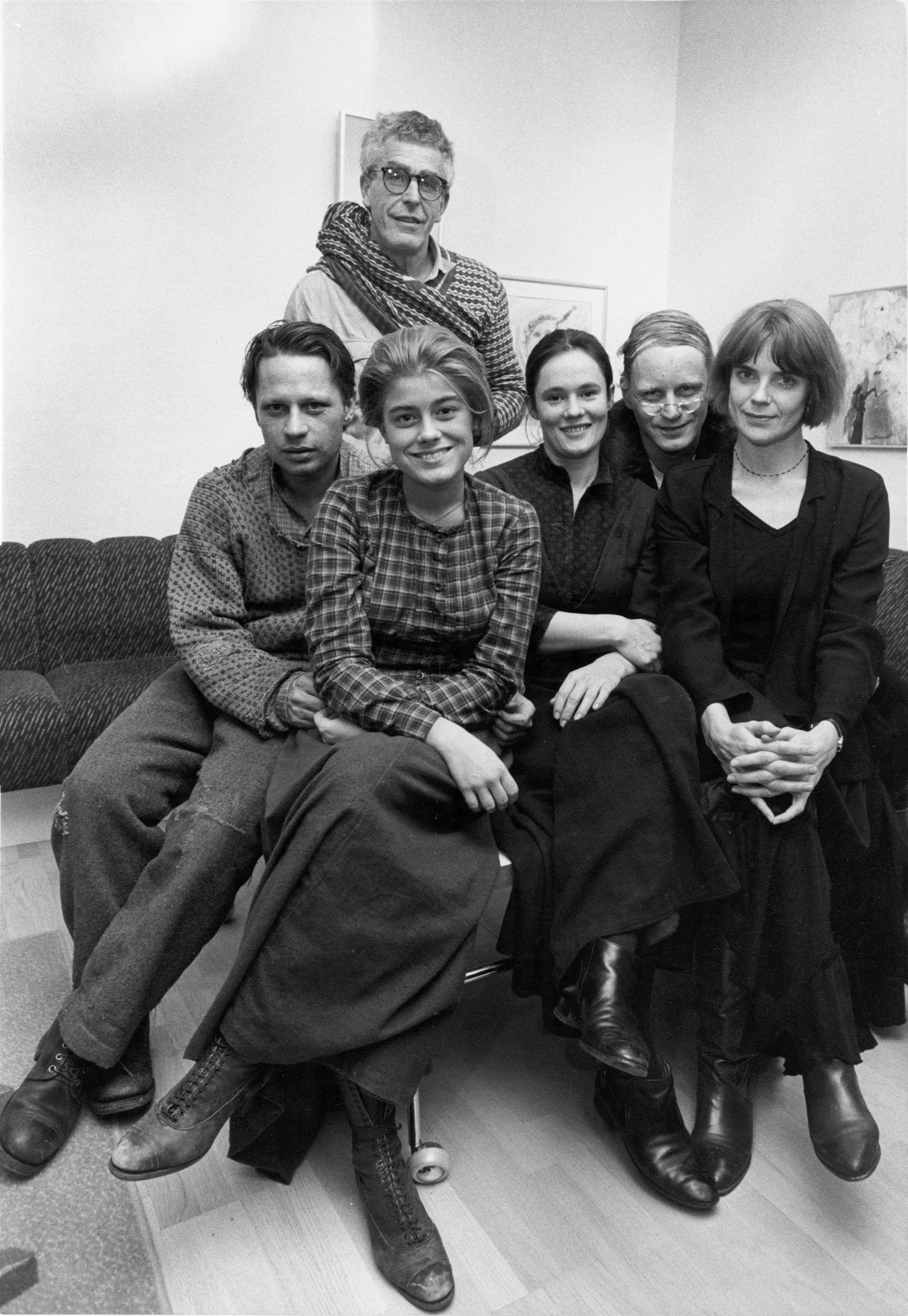 Bo Widerberg filmar "Ormens väg på hälleberget" 1985b med Reine Brynolfsson, Pernilla Wahlgren, Pernilla August, Stellan Skarsgård och Stina Ekblad.