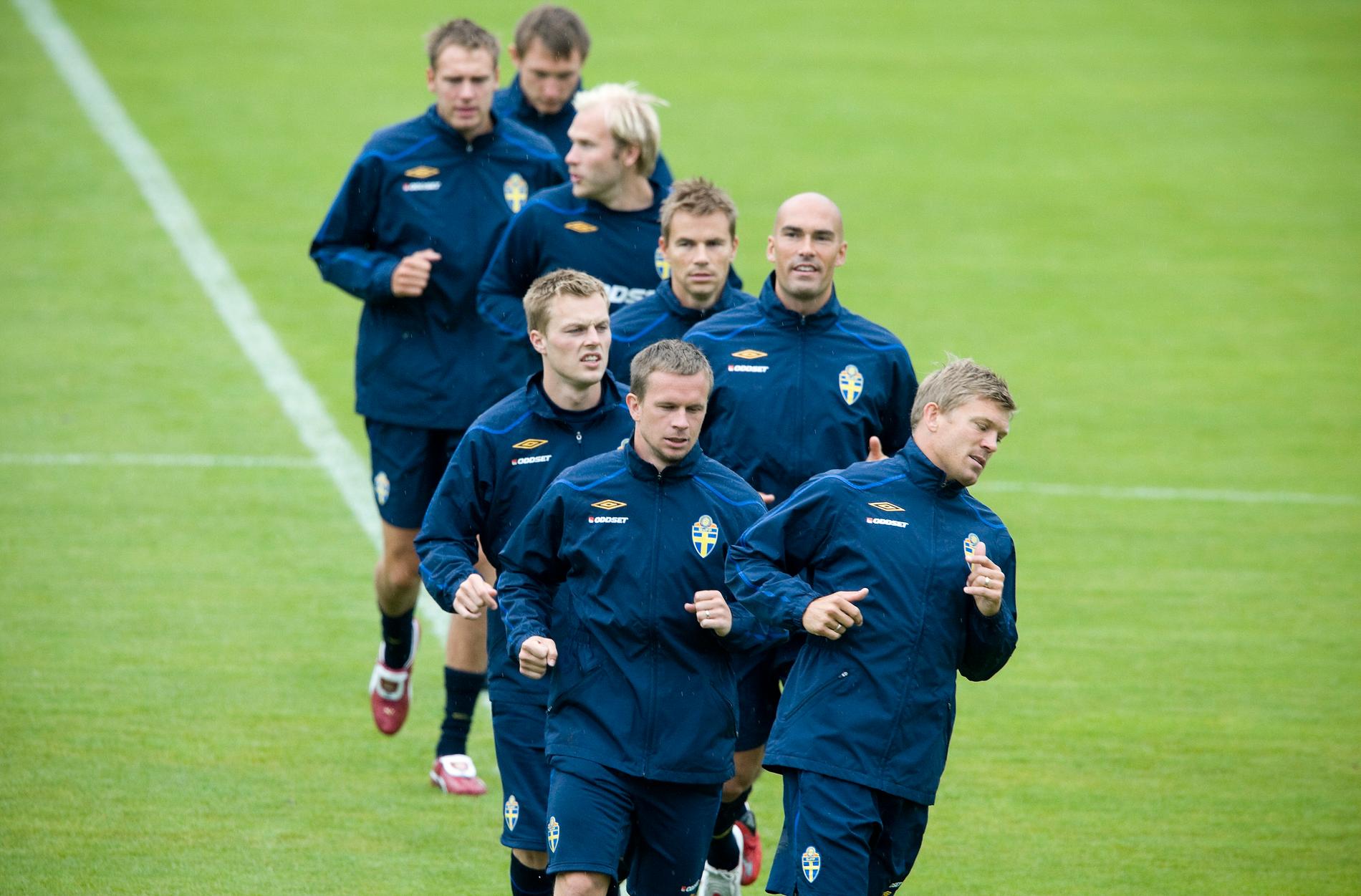 Träning inför EM 2008. I täten Marcus Allbäck, Tobias Linderoth, och Sebastian Larsson 