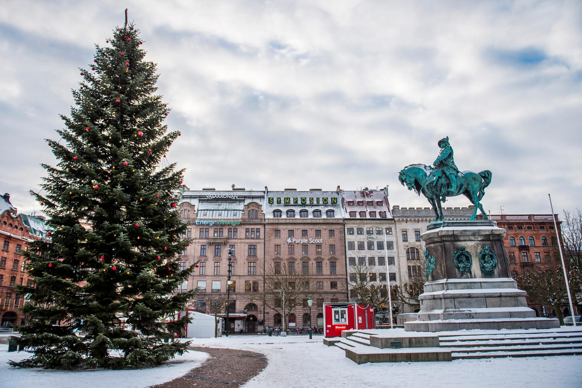 Gustav Adolfs torg i julskrud. Den årliga julinvigningen sker i år på lördag  sista november.