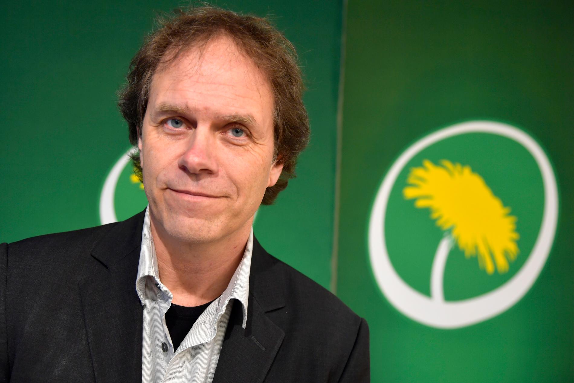 Pär Holmgren, tidigare tv-meteorolog står främst på Miljöpartiets lista till årets Europaparlamentsval. Han har tidigare sagt att demokratin borde avskaffas för att avvärja klimathotet.