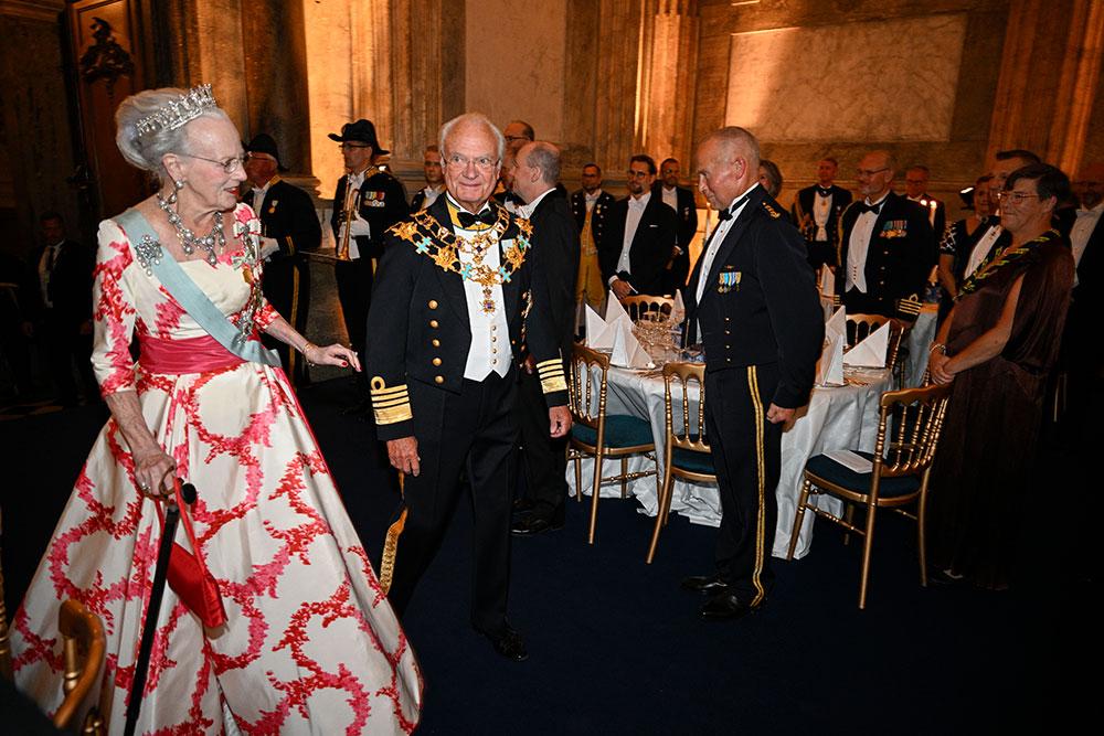 Kungen med sin kusin drottning Margrethe av Danmark. 