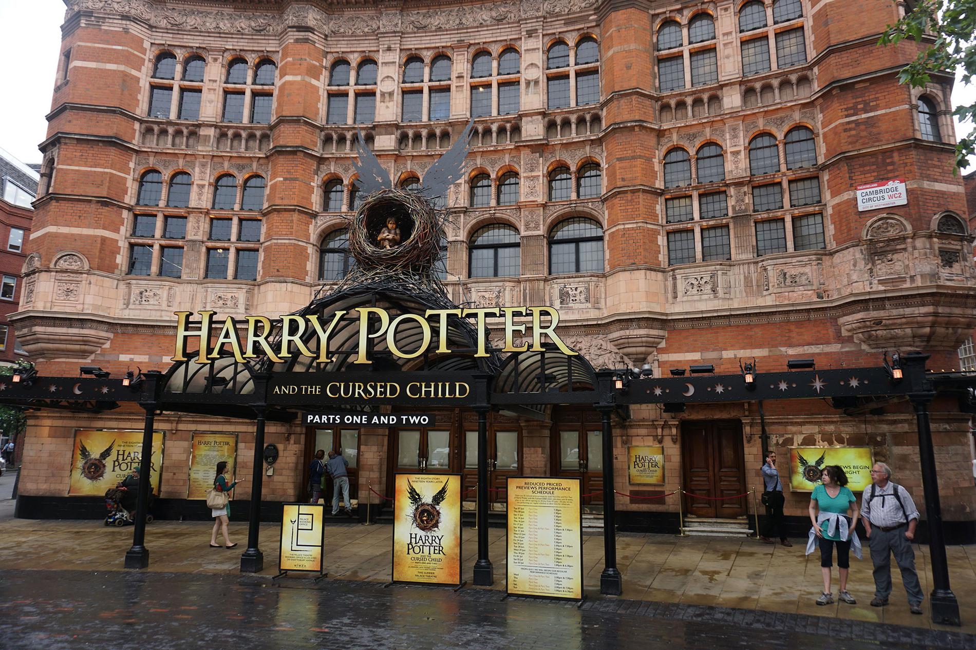 Harry Potter-pjäsen sätts upp på The Palace theatre i London.