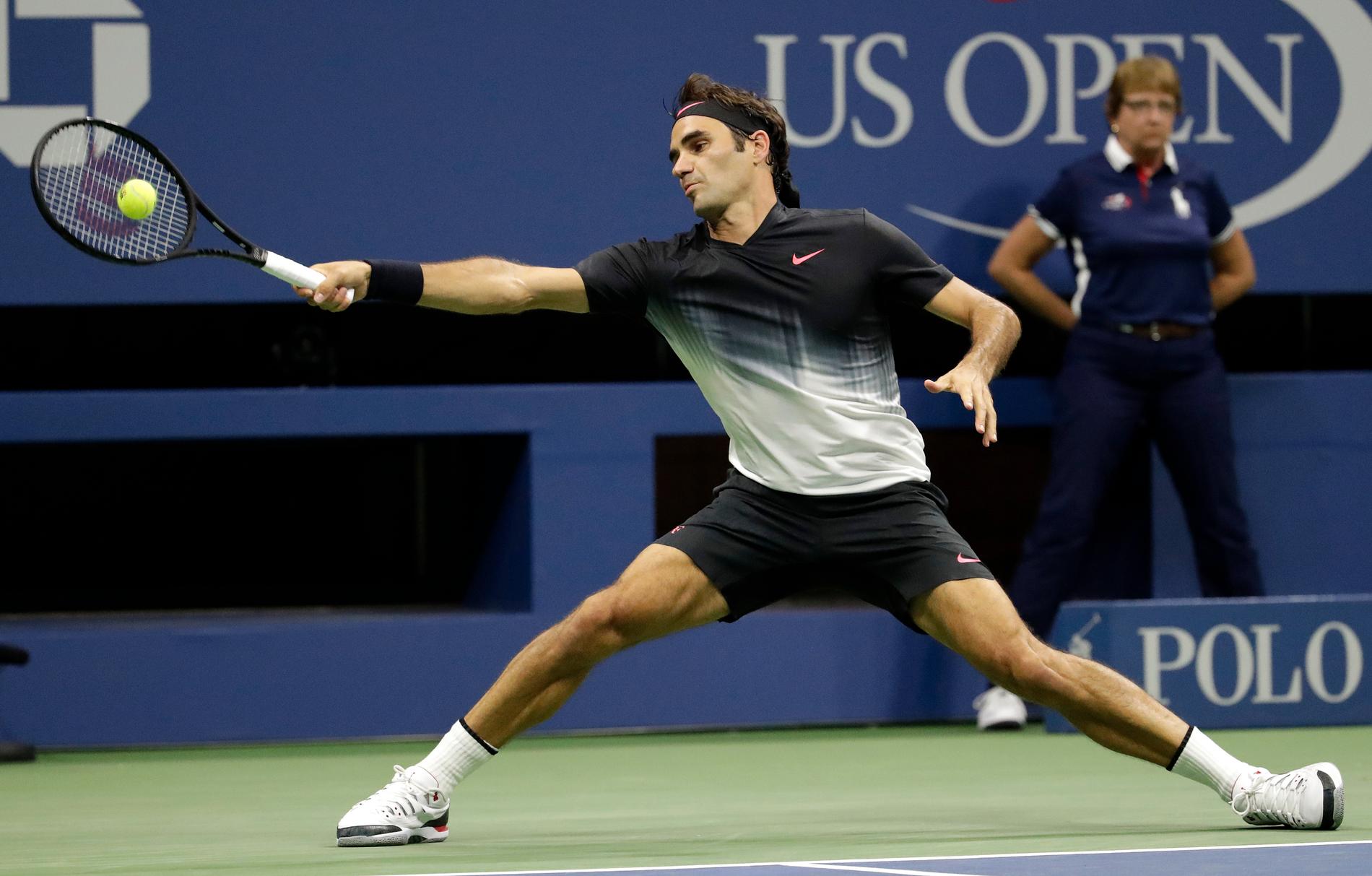 Roger Federer (bilden) slog – till slut – tonårige amerikanen Frances Tiafoe.