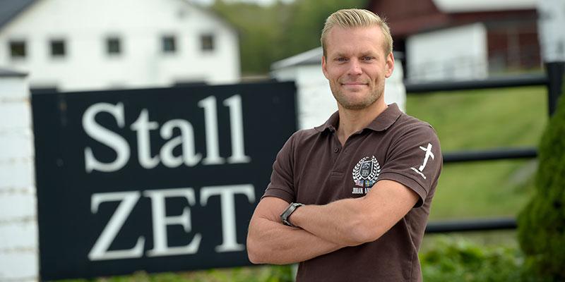 Johan Arneng jobbar bland annat som avelsansvarig hos hårdsatsande Stall Zet.