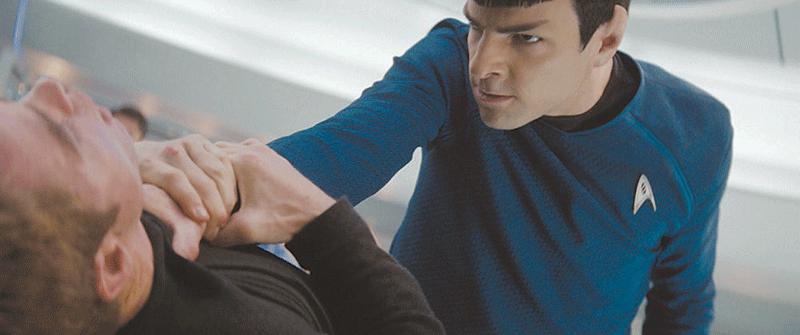 Spock (Zachary Quinto) visar Kirk vem som bestämmer.