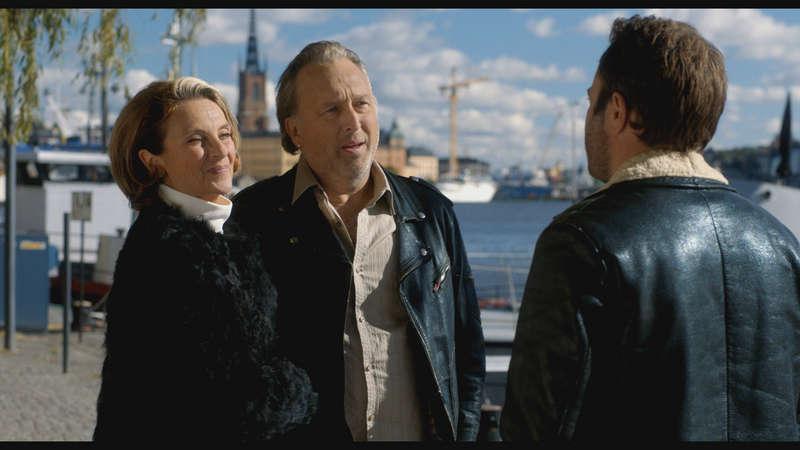 Suzanne Reuter, Philip Zandén och David Hellenius på Norr Mälarstrand i ”Micke & Veronica”.