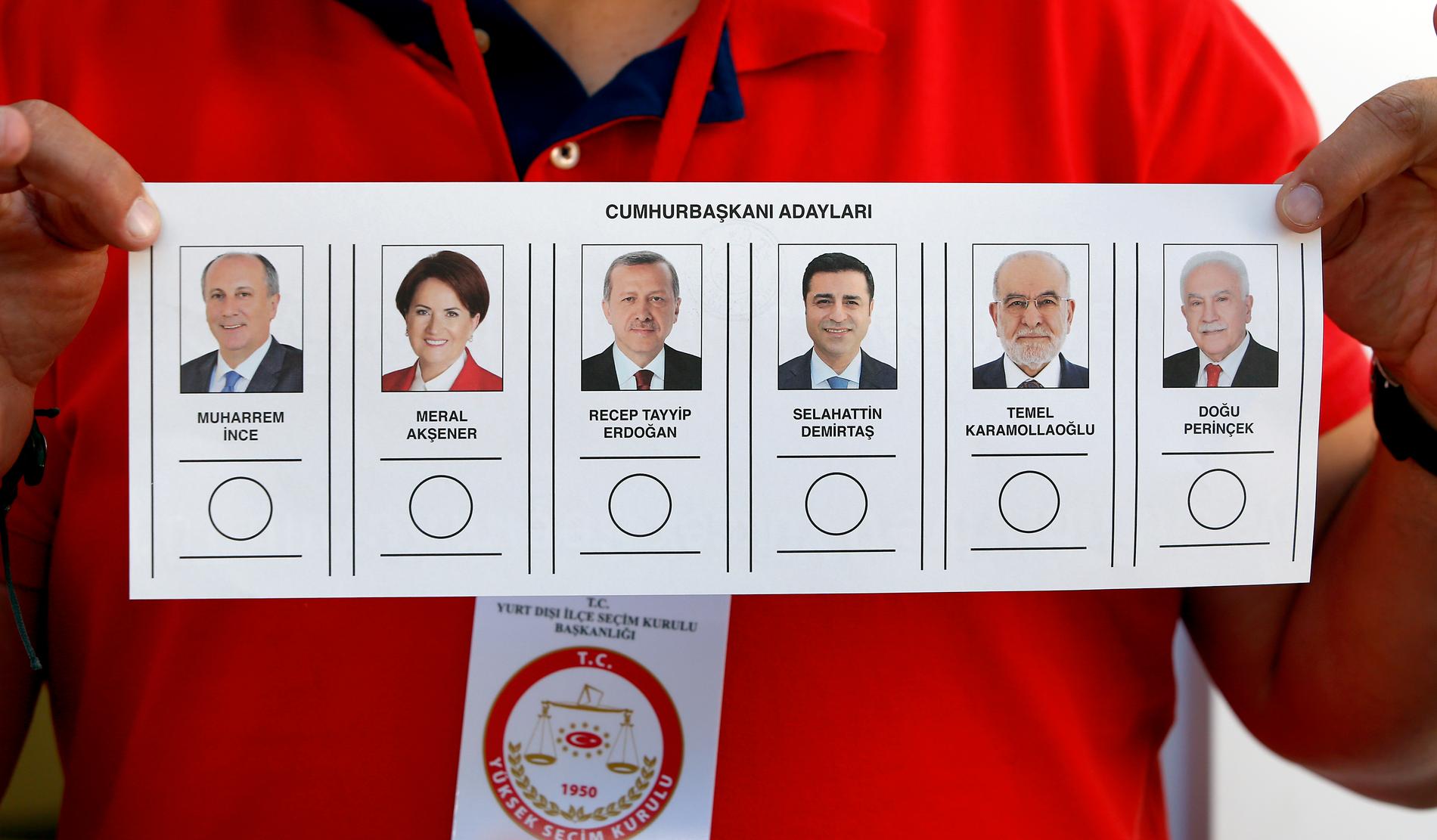 De sex hoppfulla presidentkandidaterna uppradade på en valsedel.