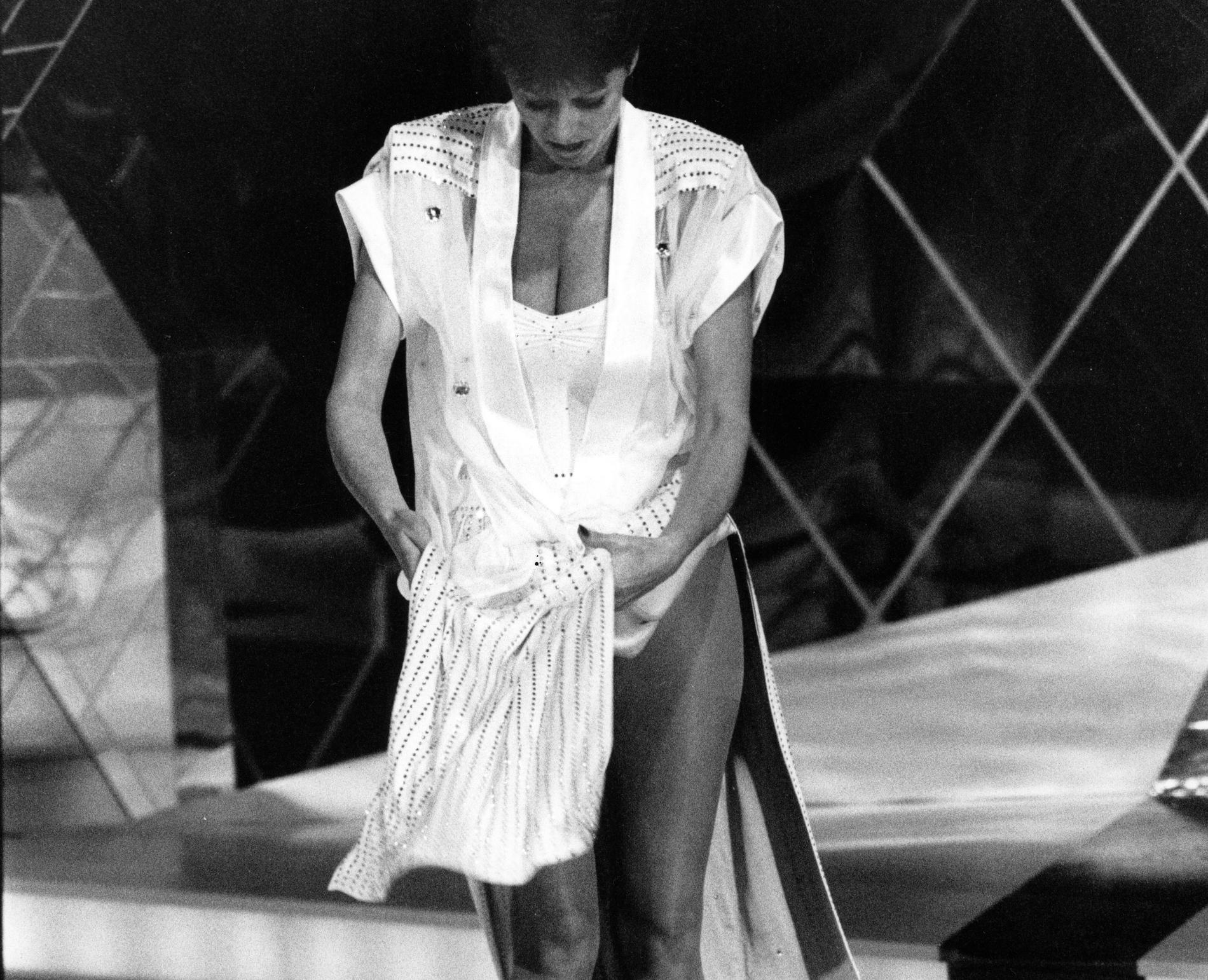 Lill Lindfors tappade klänningen under sitt framträdande i Melodifestivalen 1985.