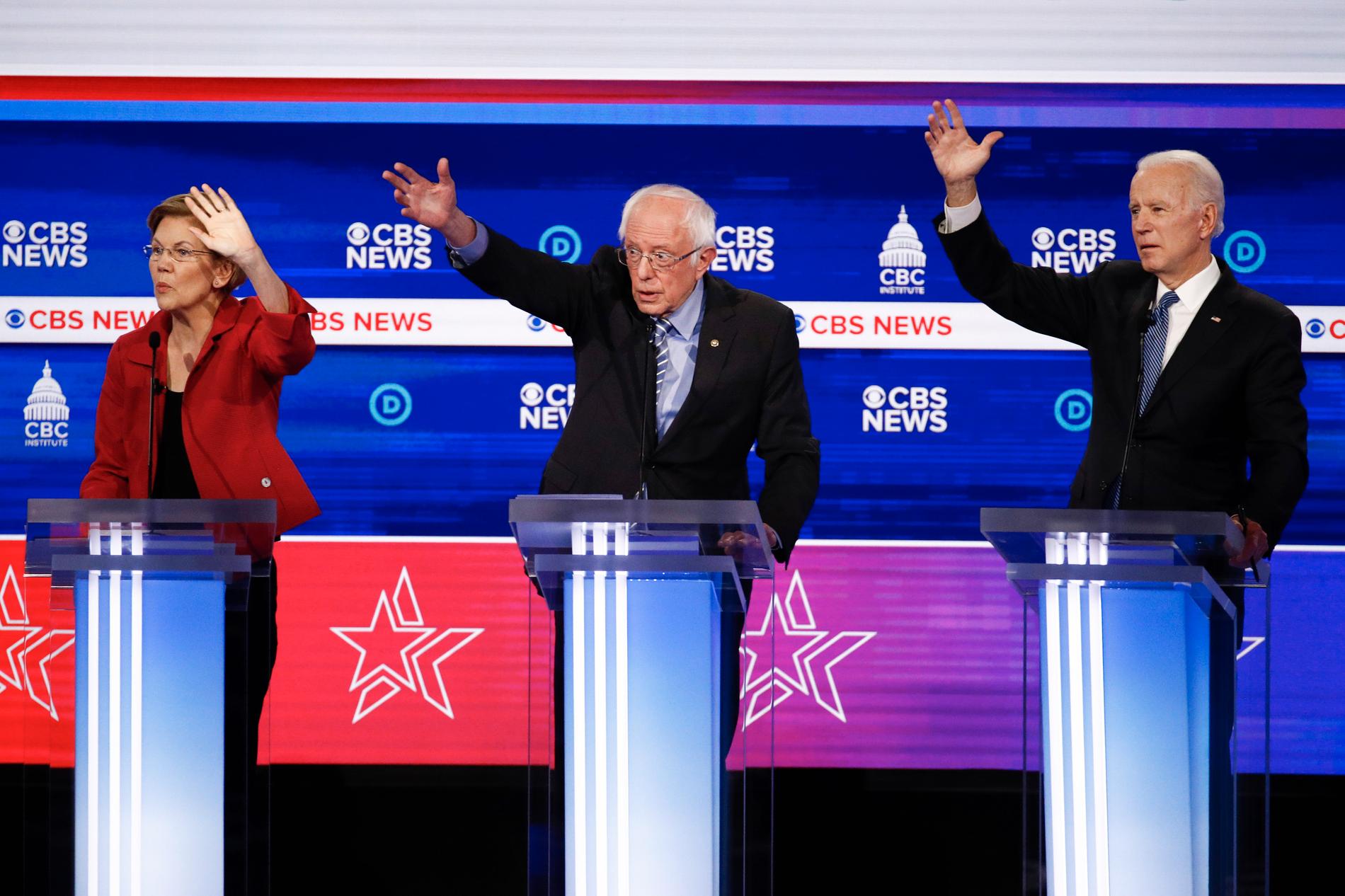 Bland Vermontsenatorn Bernie Sanders (mitten) rivaler i primärvalsprocessen finns bland annat Massachusettssenatorn Elizabeth Warren (till vänster) och den tidigare vicepresidenten Joe Biden (till höger).