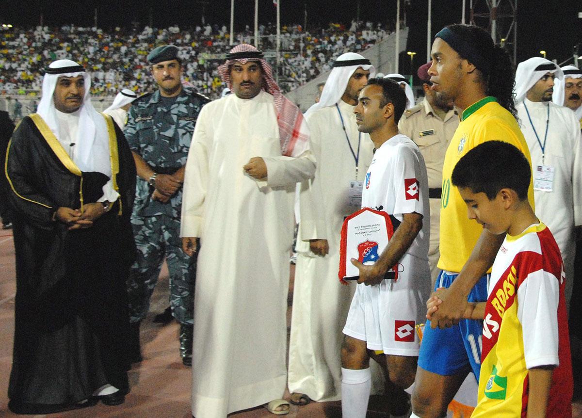 2006 åkte Brasilien och Ronaldinho till Kuwait för en match mot nationens landslag.