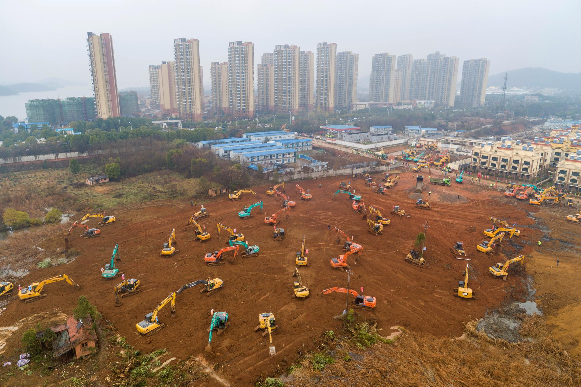 I Wuhan håller man på att få klart 1 000 nya vårdplatser.