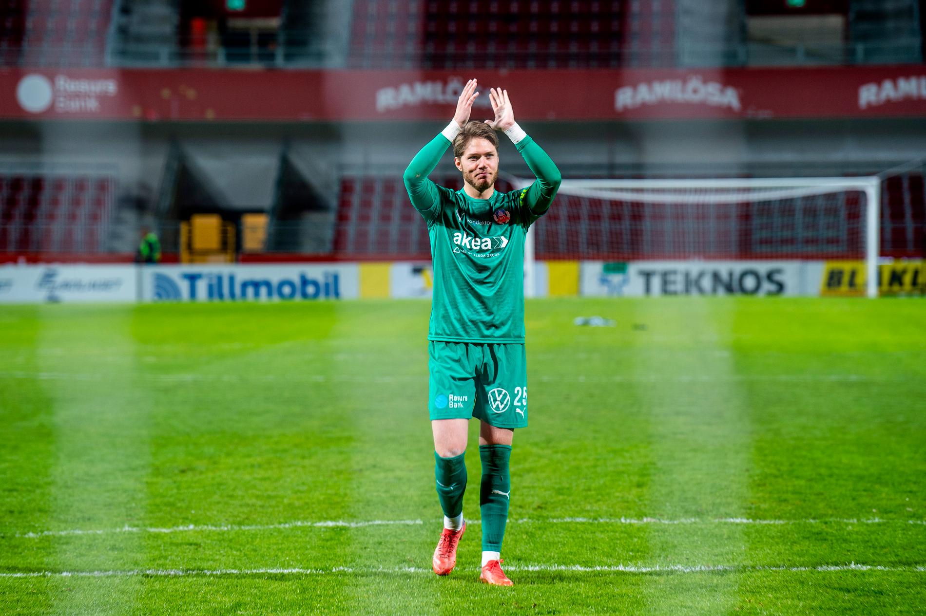 Kalle Joelsson firar efter segern mot Elfsborg.