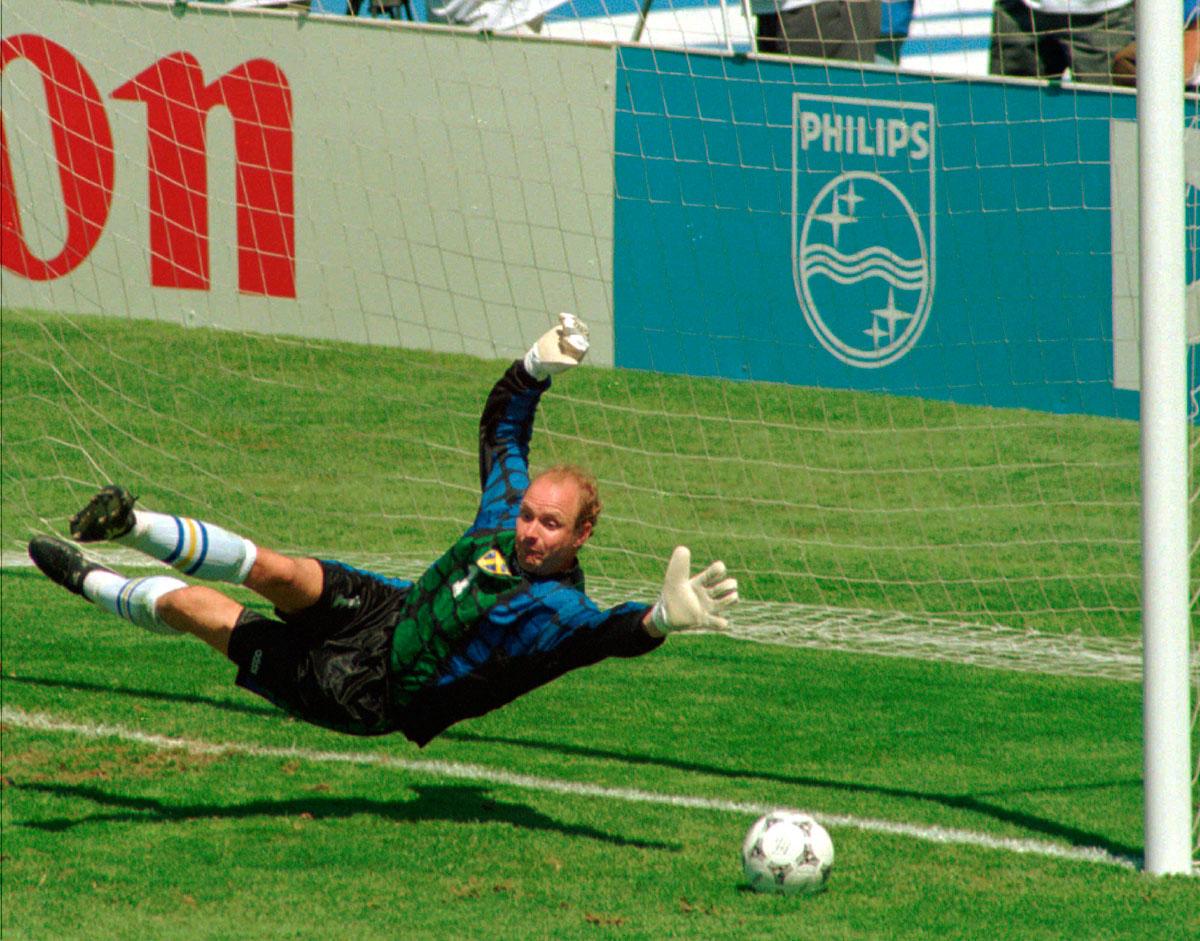 Thomas Ravellis klassiska räddning under straffdramat i VM 1994.