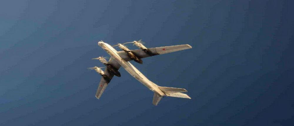 Ryskt strategiskt bombflyg av typen Tu95 fotograferat av svenskt incidentflyg.