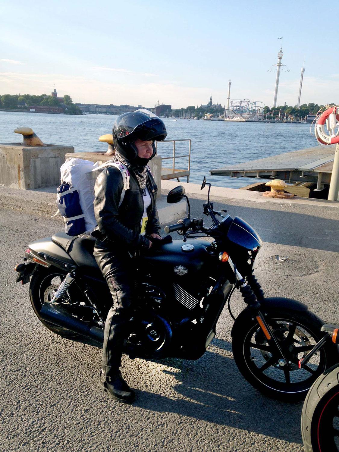 Anne Kangasluoma, 54, skulle sälja sin Harley Davidson på Blocket.