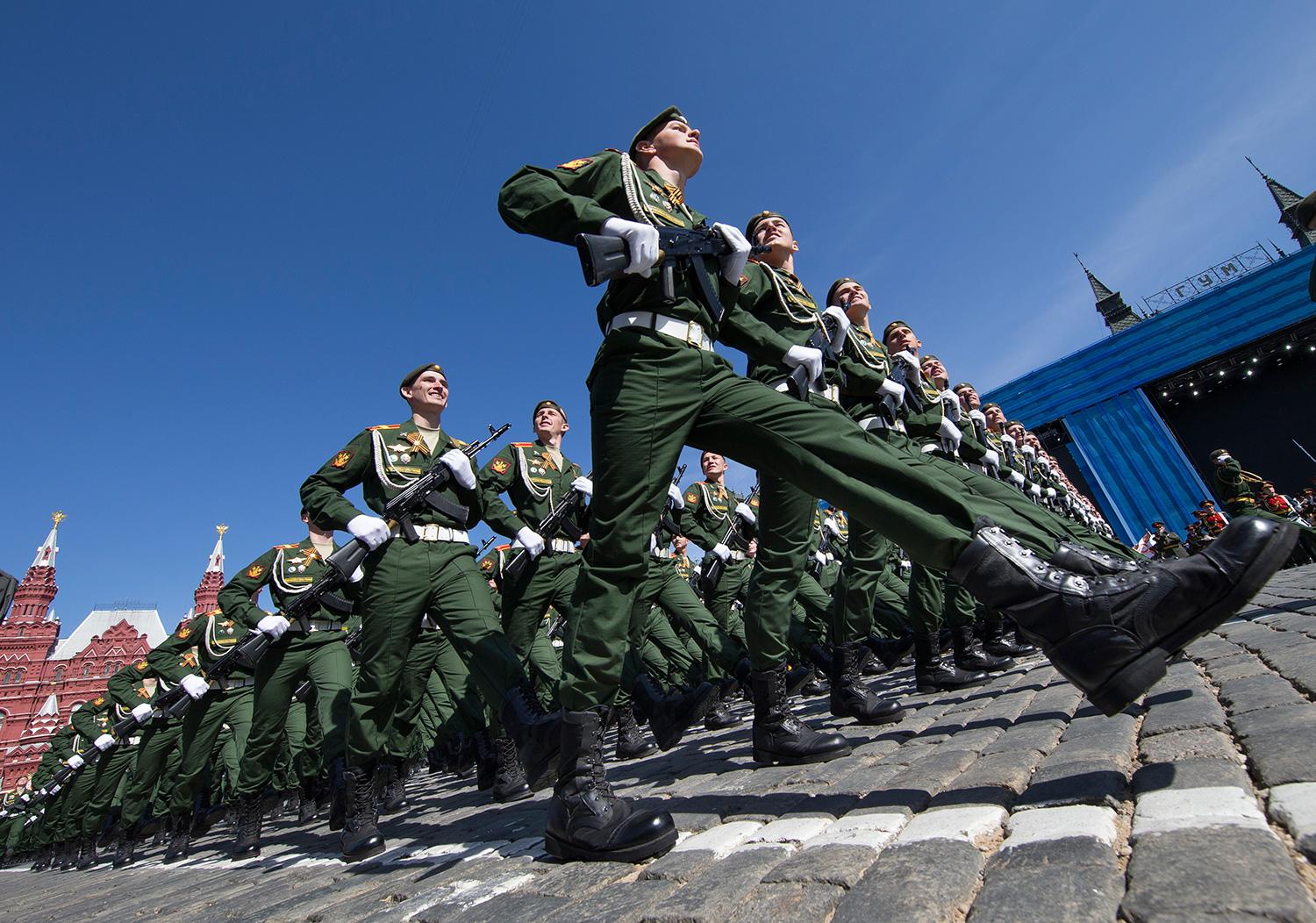 12 000 soldater och 250 flygplan deltar i den ryska övningen, enligt BBC.