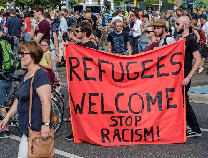 "Välkomna hit, flyktingar", från demonstration i tyska Dresden häromveckan.