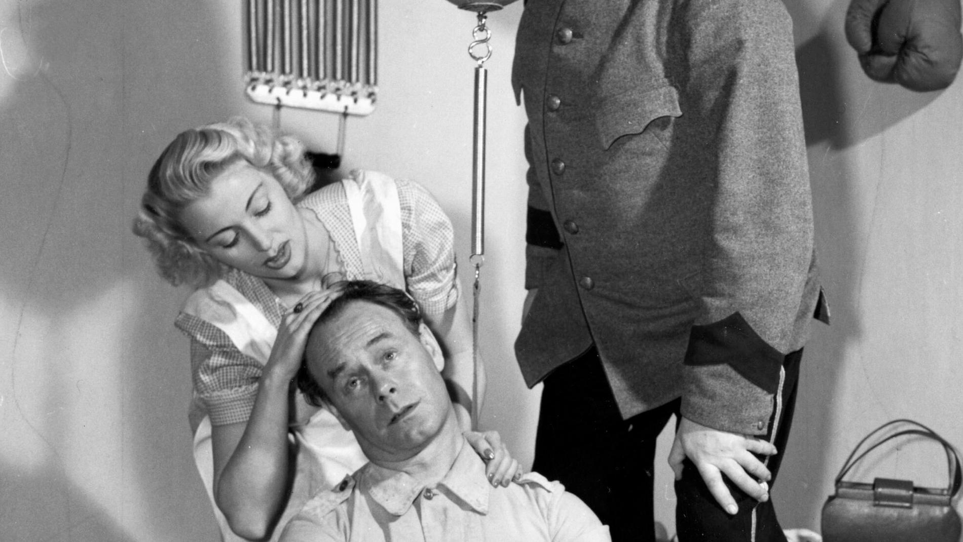 Skådespelaren Iréne Söderblom som Elvira tillsammans med Lasse Krantz som Majoren under inspelning av filmen "91:an Karlsson" 1951. Söderblom gick bort den 27 juli 2023. Arkivbild.