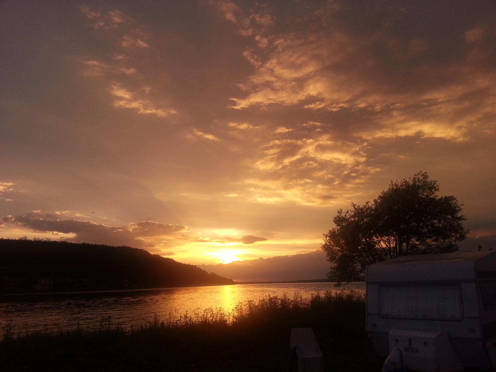 utsikten från Sveriges vackraste festivalcamping; Storsjöyrans camping i Östersund, precis på storsjöns strand!