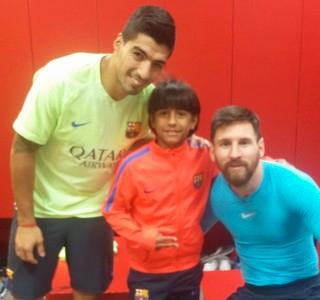 Emanuel Ferreira med Suarez och Messi.