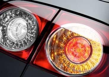Bakljus med LED på Volkswagen Golf Plus, där röda och orange dioder i samma cirkel fungerar för både positionsljus och blinkers.