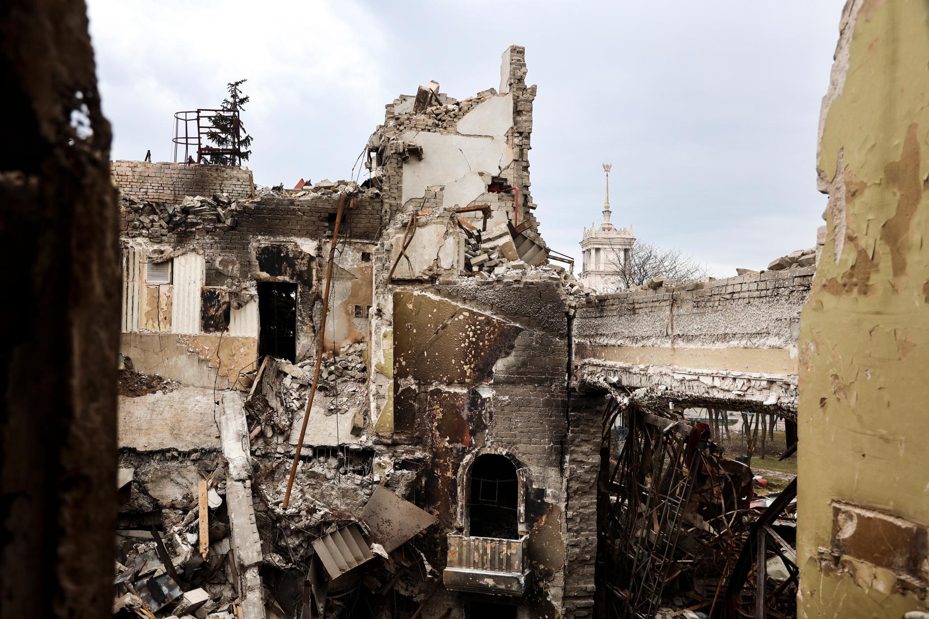 Teatern i Mariupol bombades i mars. 