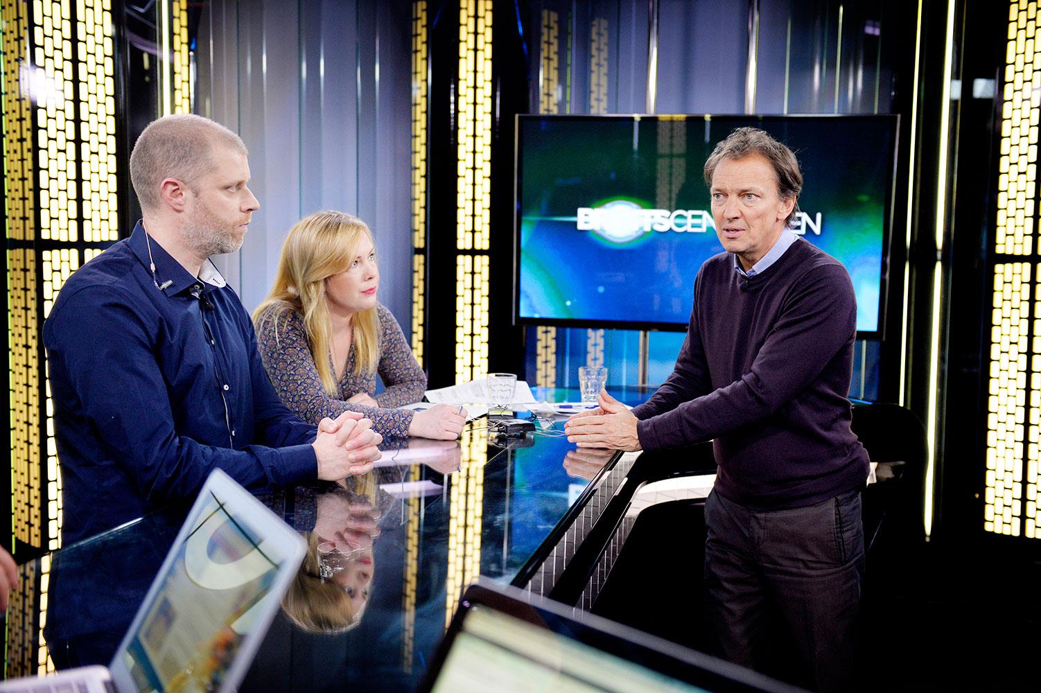 Polisen Lars Utter med Brottscentralens Linda Hjrtén och Lennart Ekdal.