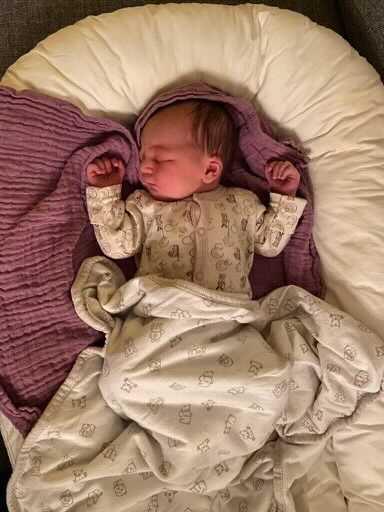 Benjamin föddes på Karolinska sjukhuset i Solna klockan 00.01.