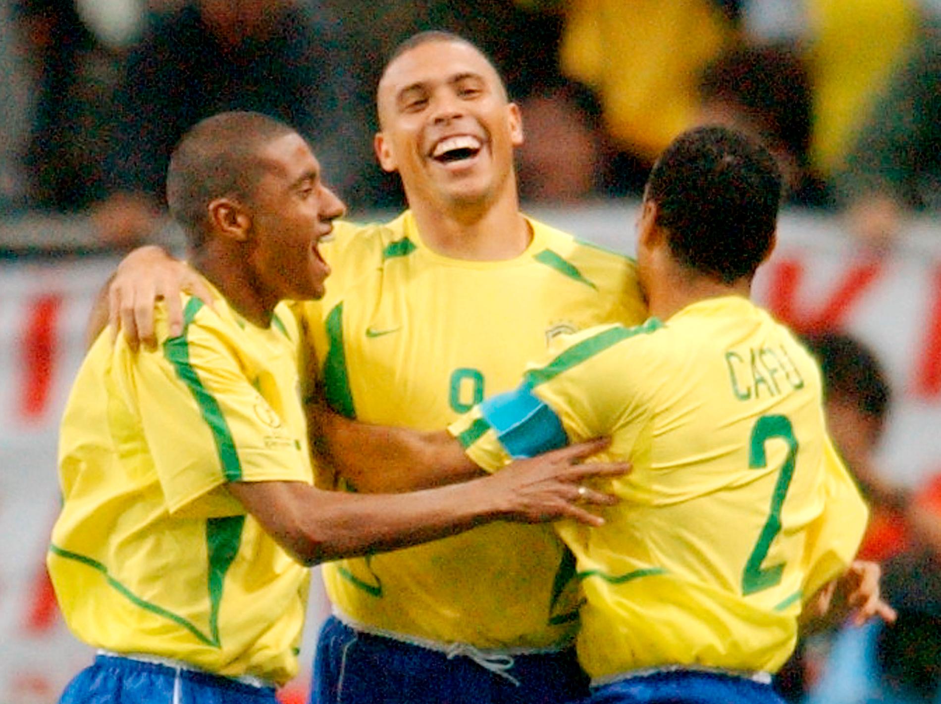 Cafu tillsammans med Kleberson och Ronaldo under VM 2002 